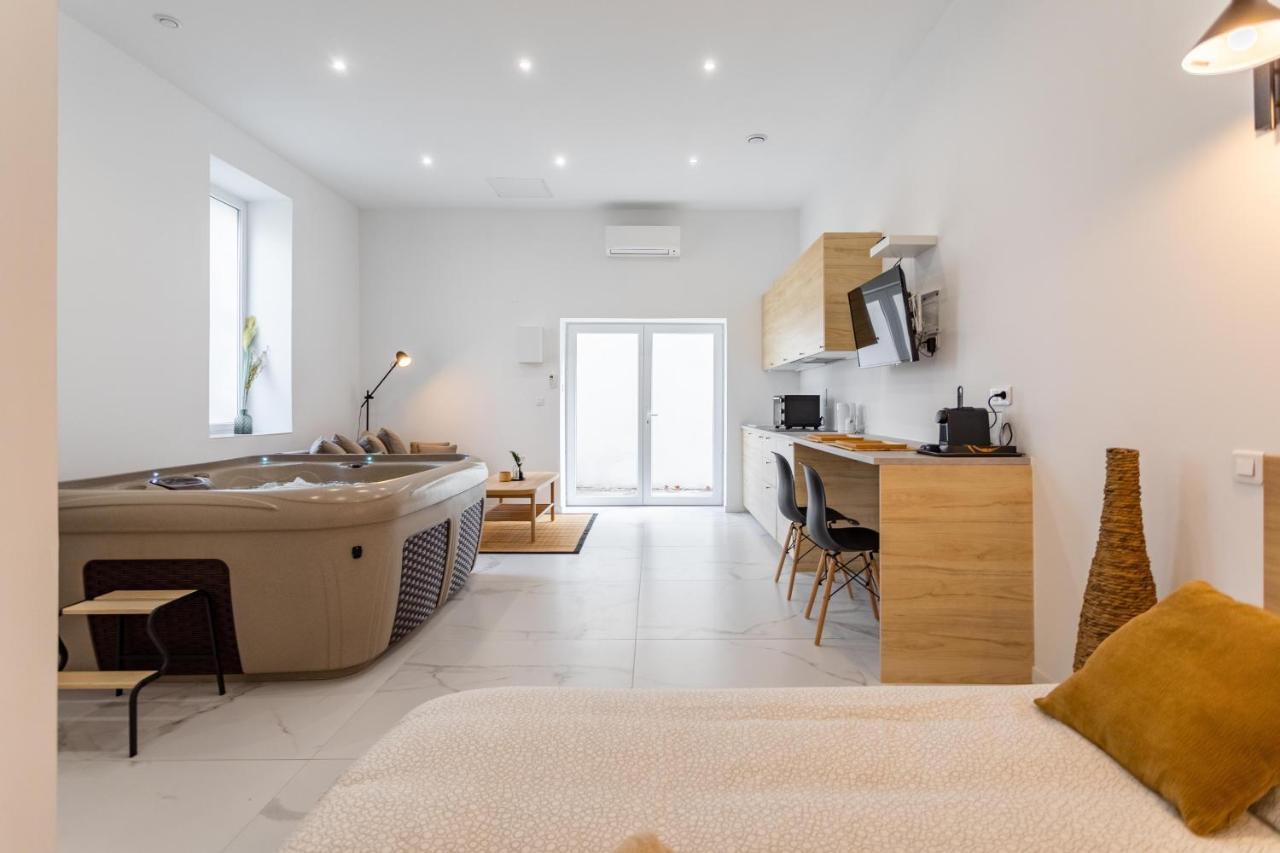 Love Room Jacuzzi Sauna Privatif Marseille Exteriör bild
