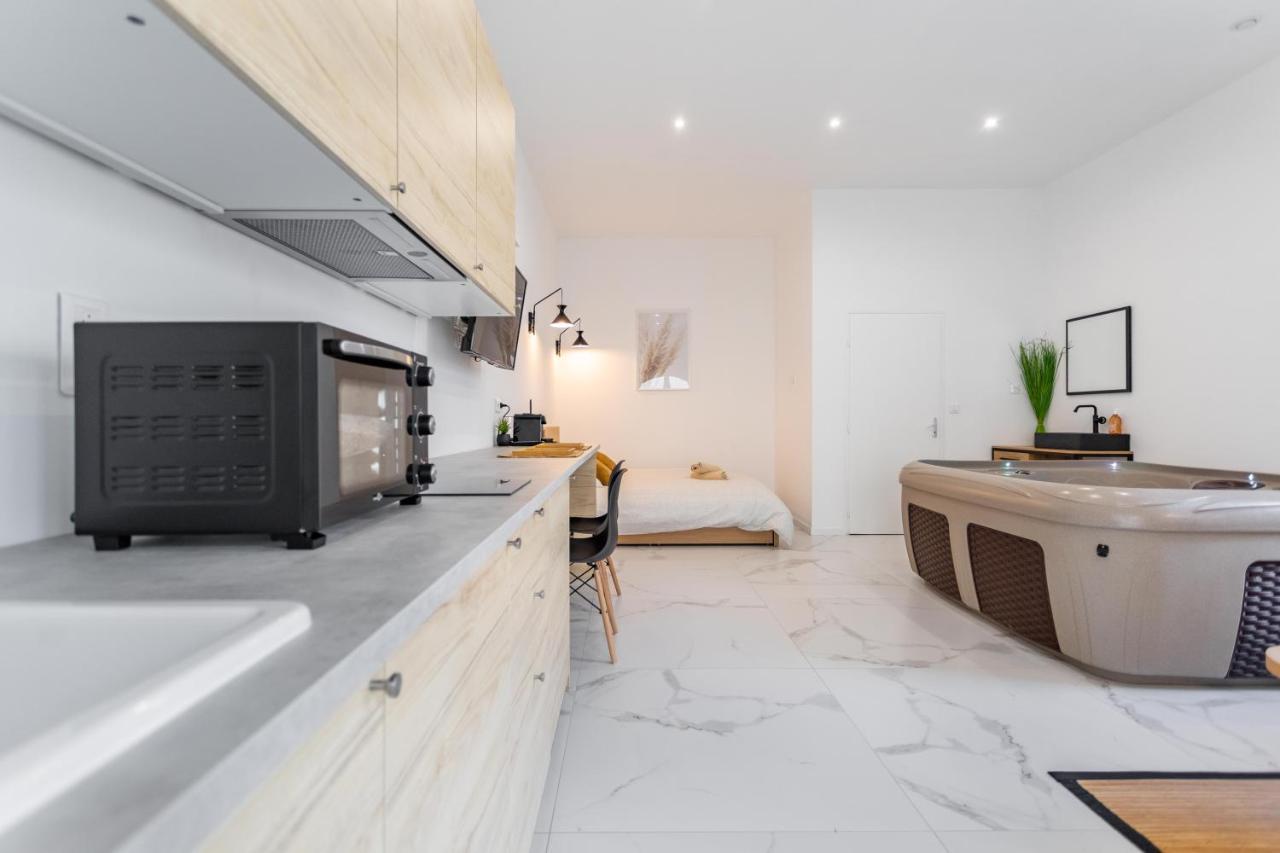 Love Room Jacuzzi Sauna Privatif Marseille Exteriör bild